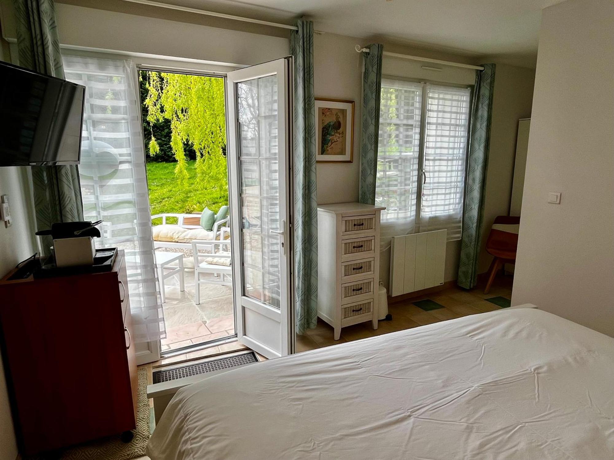 Sans Souci Bed And Breakfast Luxe Heated Pool And Restaurant Luzille Экстерьер фото