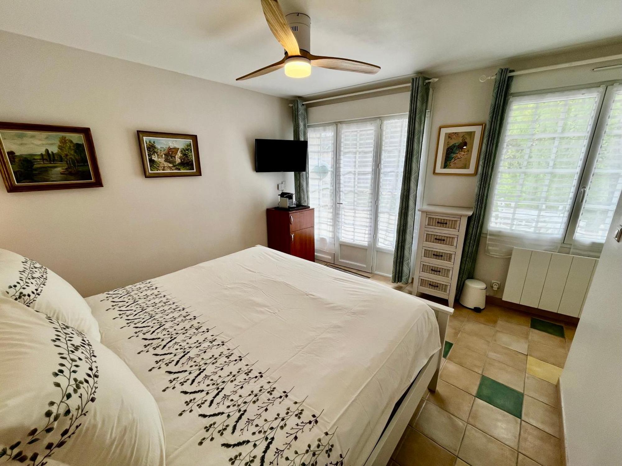 Sans Souci Bed And Breakfast Luxe Heated Pool And Restaurant Luzille Экстерьер фото